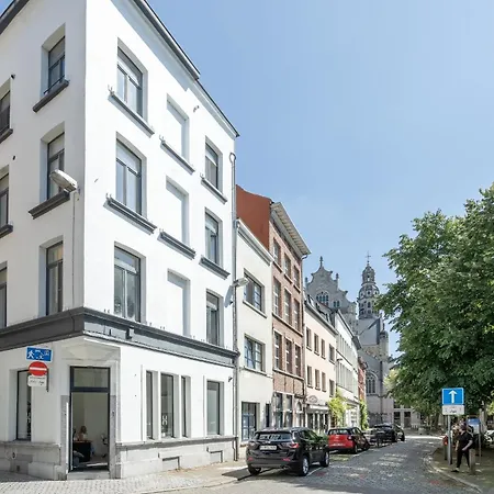 Light Modern In The Heart Of Appartamento